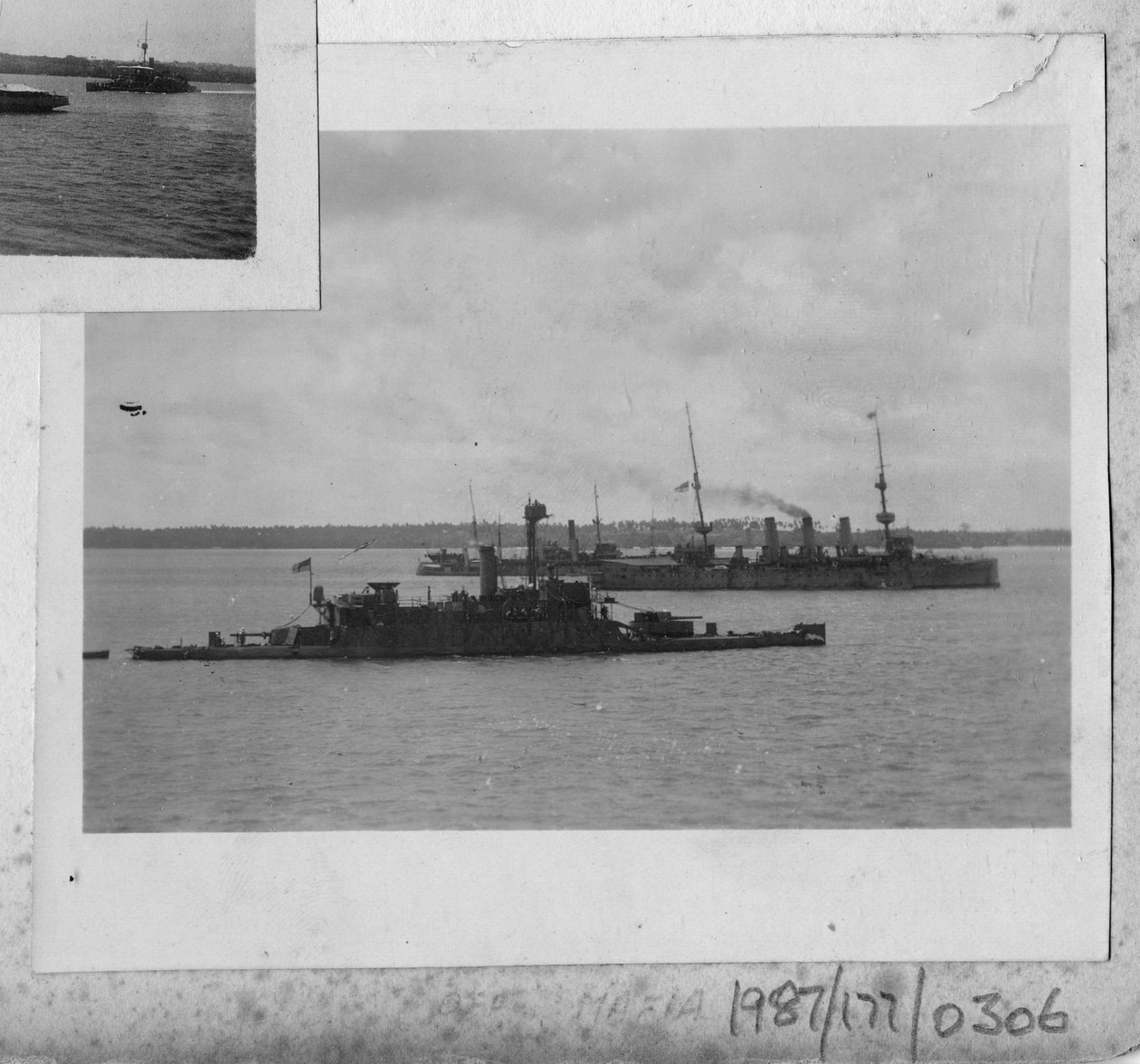 HMS Mersey utanför Mafia Island, Tanzanias Zanzibars skärgård av Unbekannt