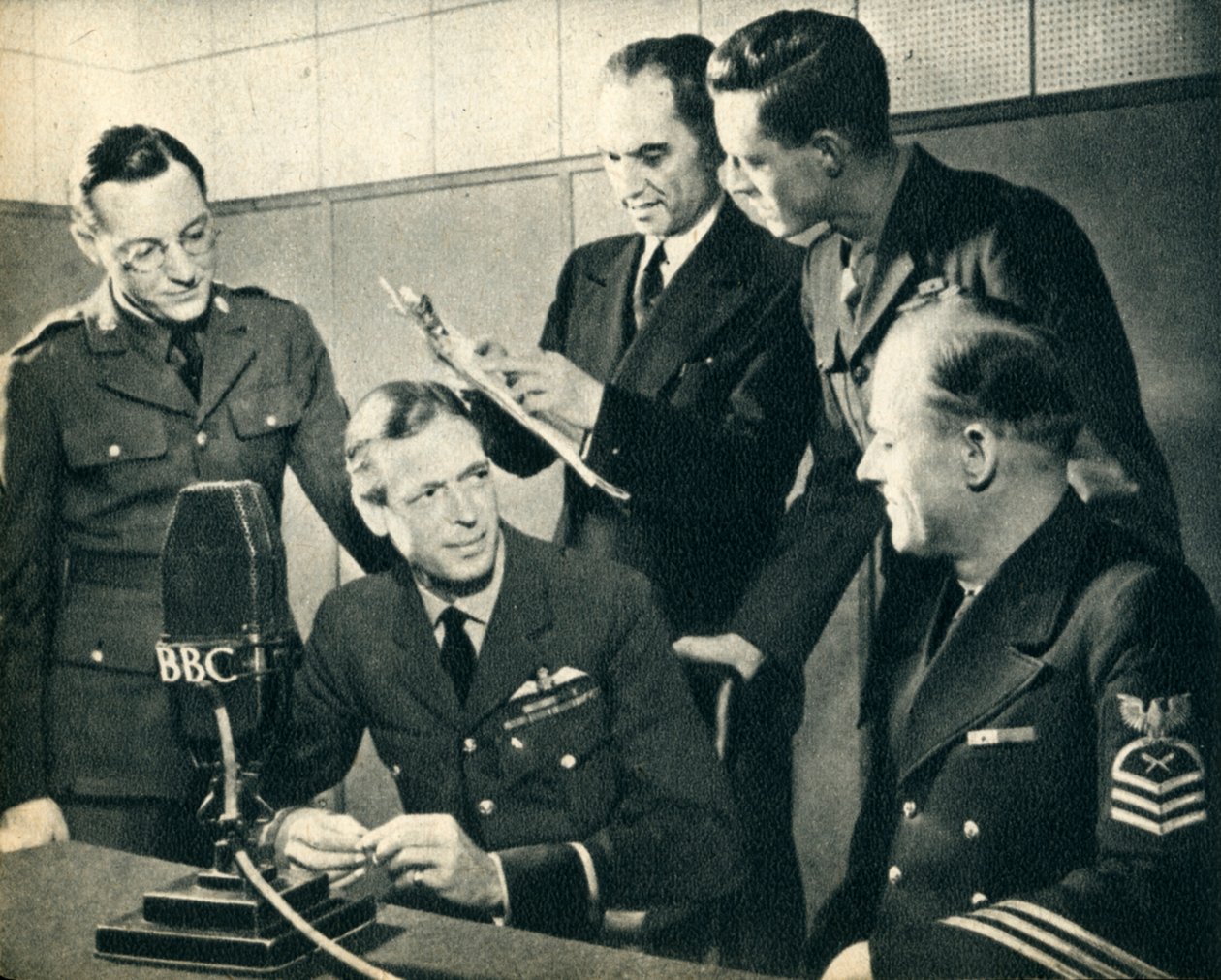 H.R.H. den bortgångne hertigen av Kent deltog i den amerikanska självständighetsdagen 1942. av Unbekannt