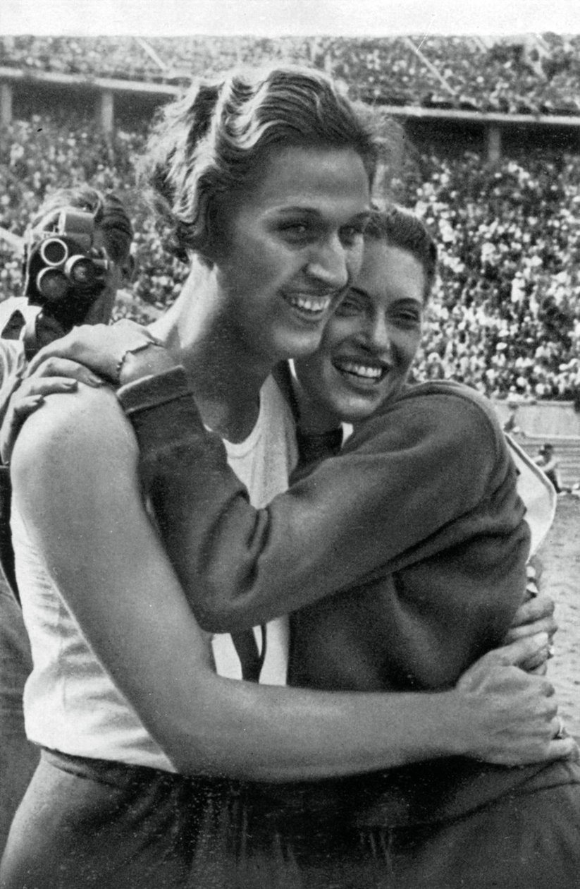 Helen Stephens och Alice Arden, amerikanska idrottare, Olympiska spelen i Berlin, 1936 av Unbekannt