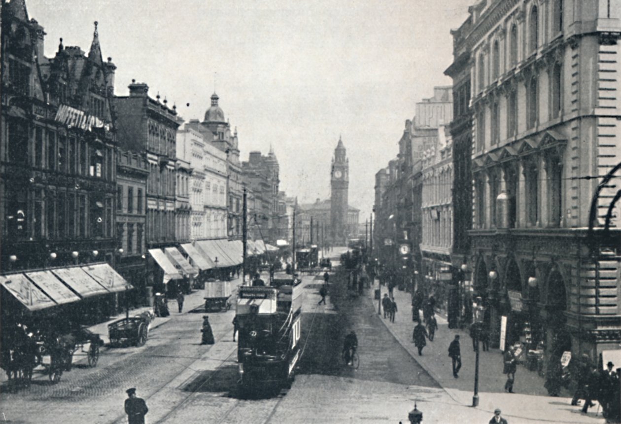 High Street, Belfast, som visar Albert Memorial i fjärran, 1917 av Unbekannt
