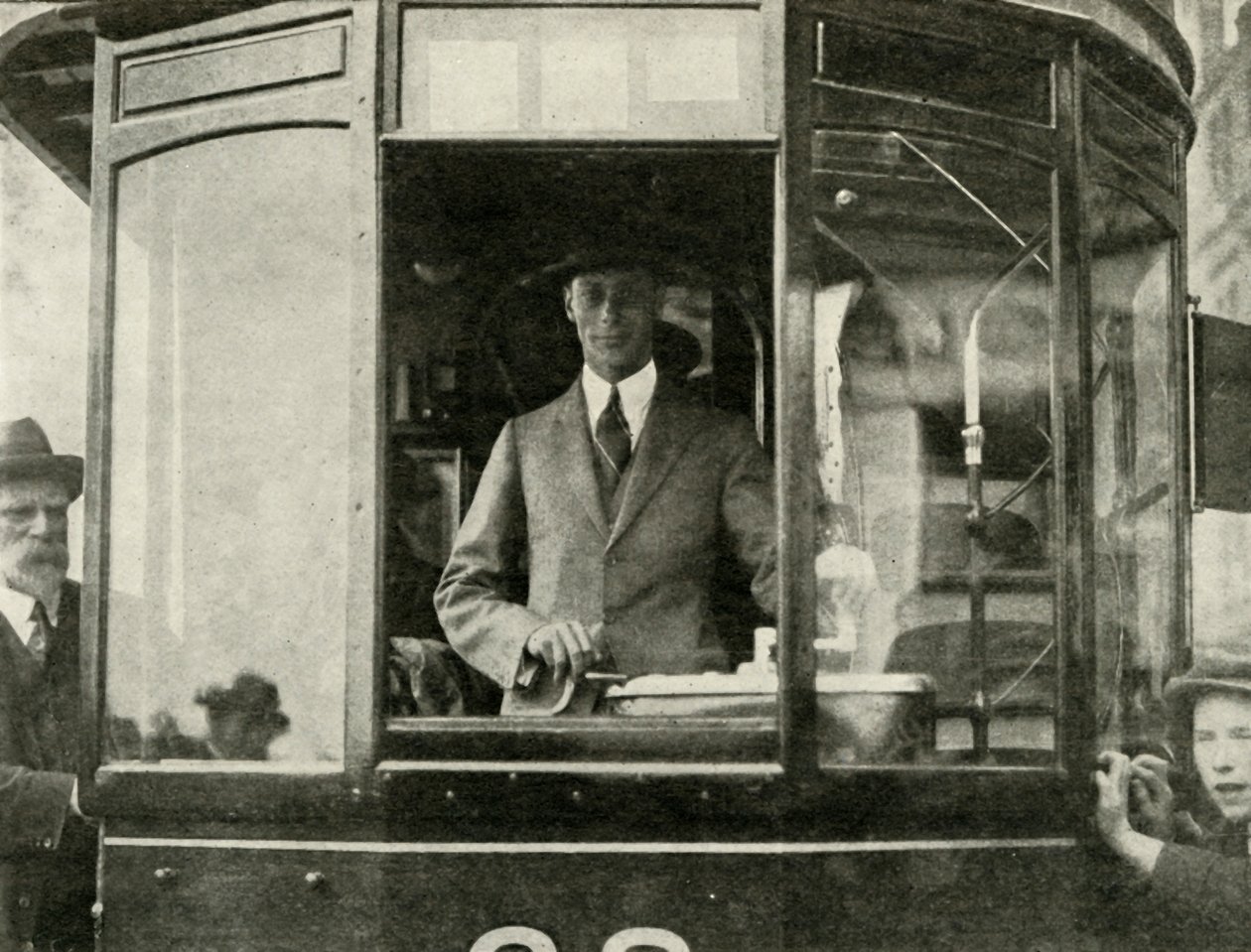 Hans Majestät körde en spårvagn genom Glasgows gator ..., 1924, 1937. av Unbekannt