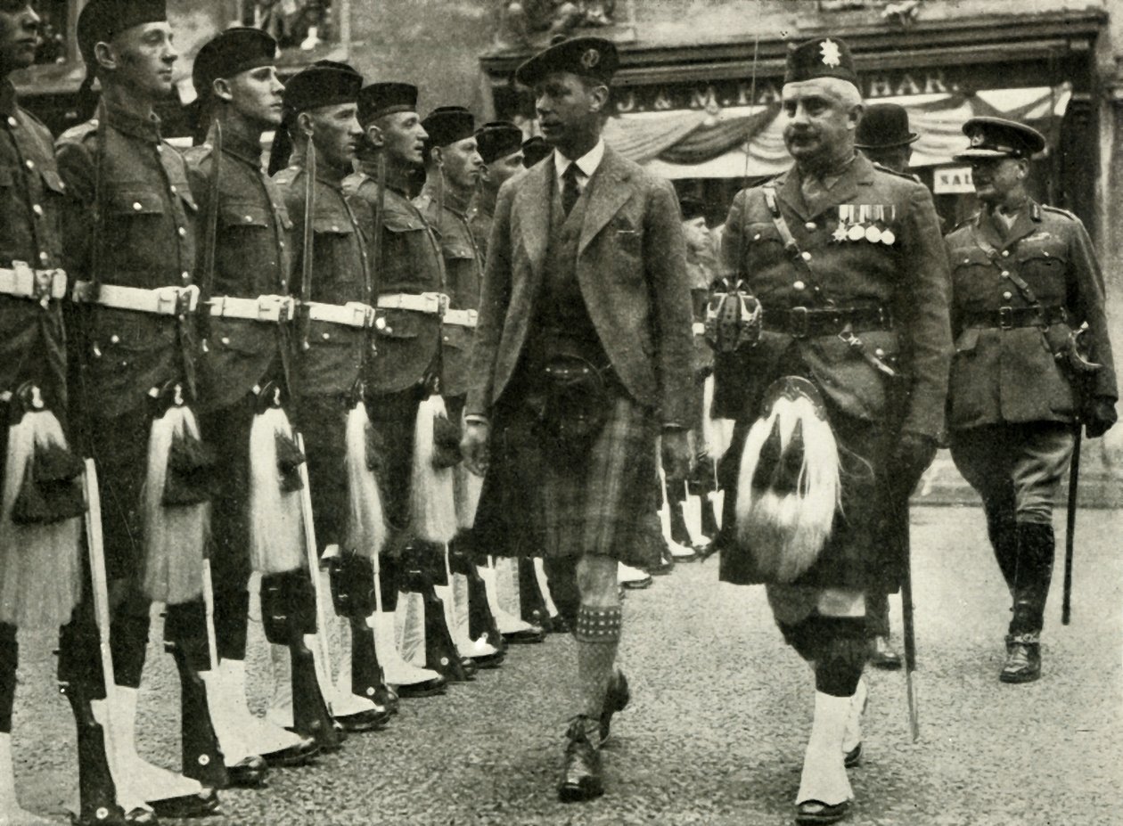 Hans Majestät inspekterar The Guard of Honor Of The Black Watch i Perth i augusti 1935. av Unbekannt
