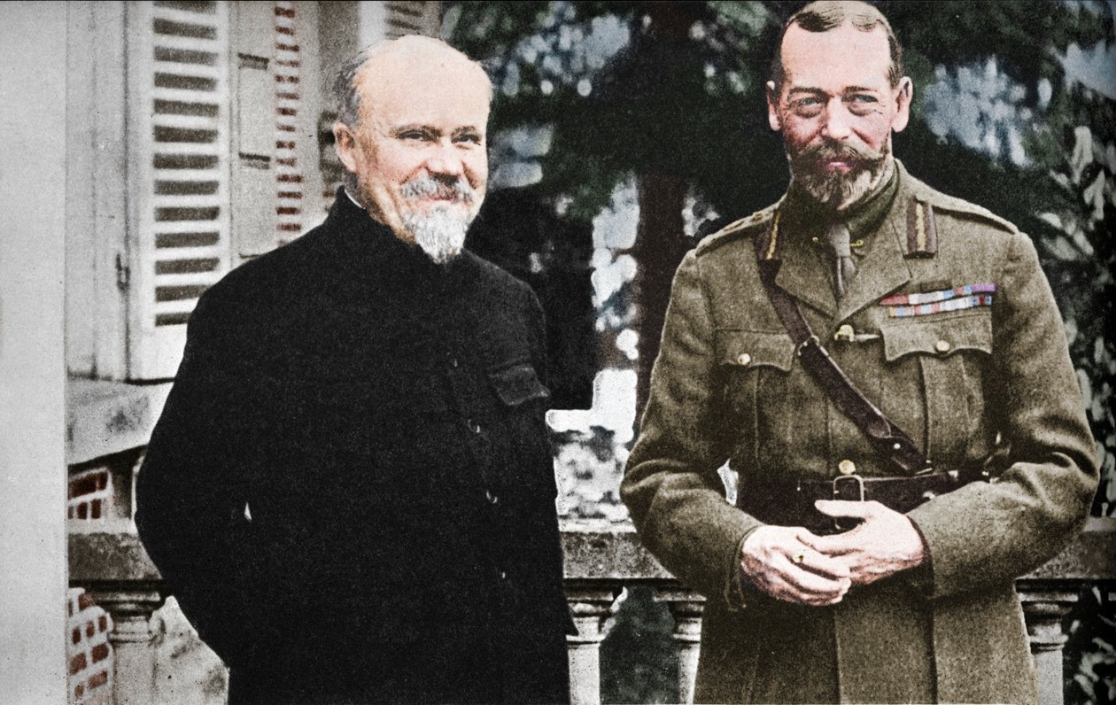 Hans Majestät med president Poincare vid det brittiska generalhögkvarteret i Frankrike, c1916, 1935. av Unbekannt