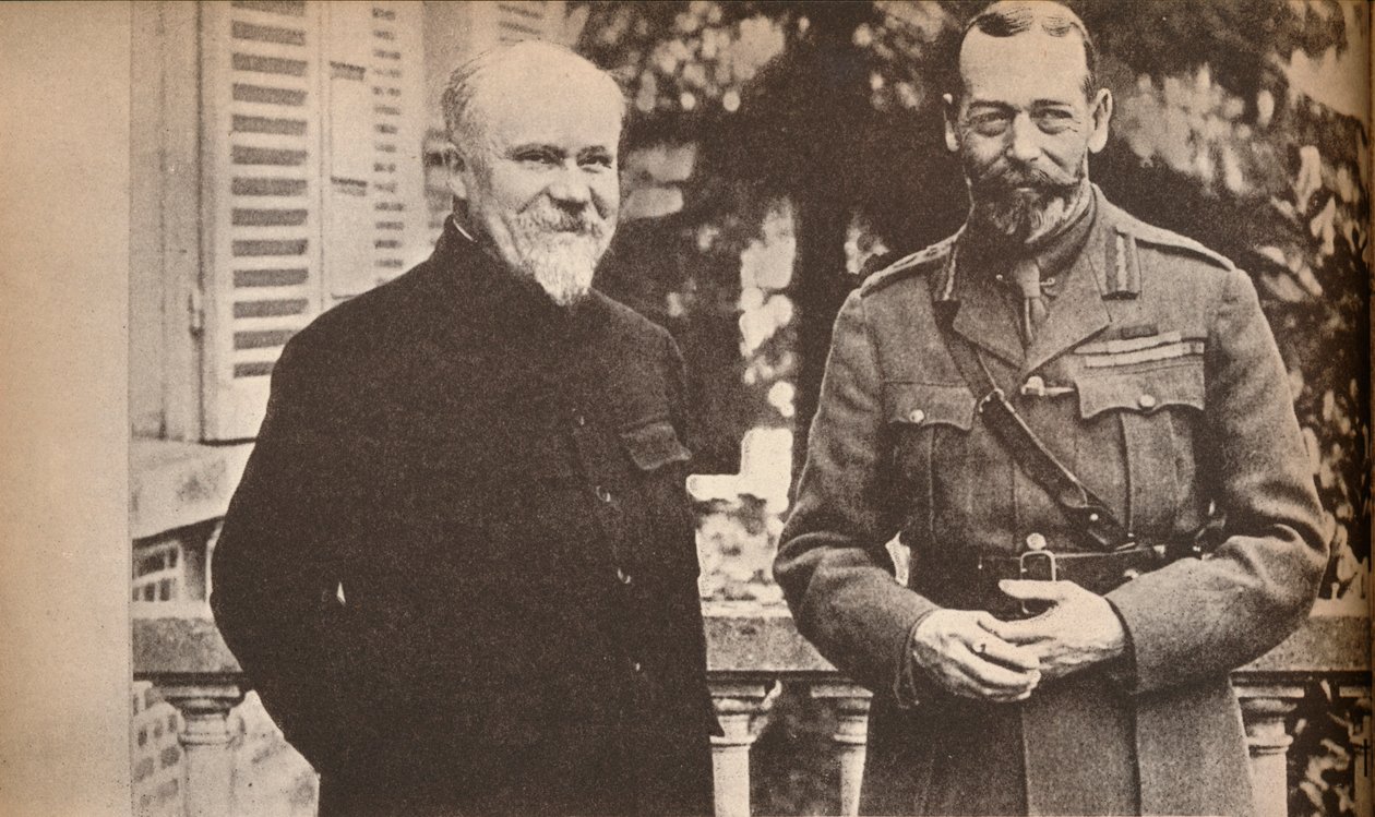Hans Majestät med president Poincare vid det brittiska generalhögkvarteret i Frankrike, c1916, 1935. av Unbekannt