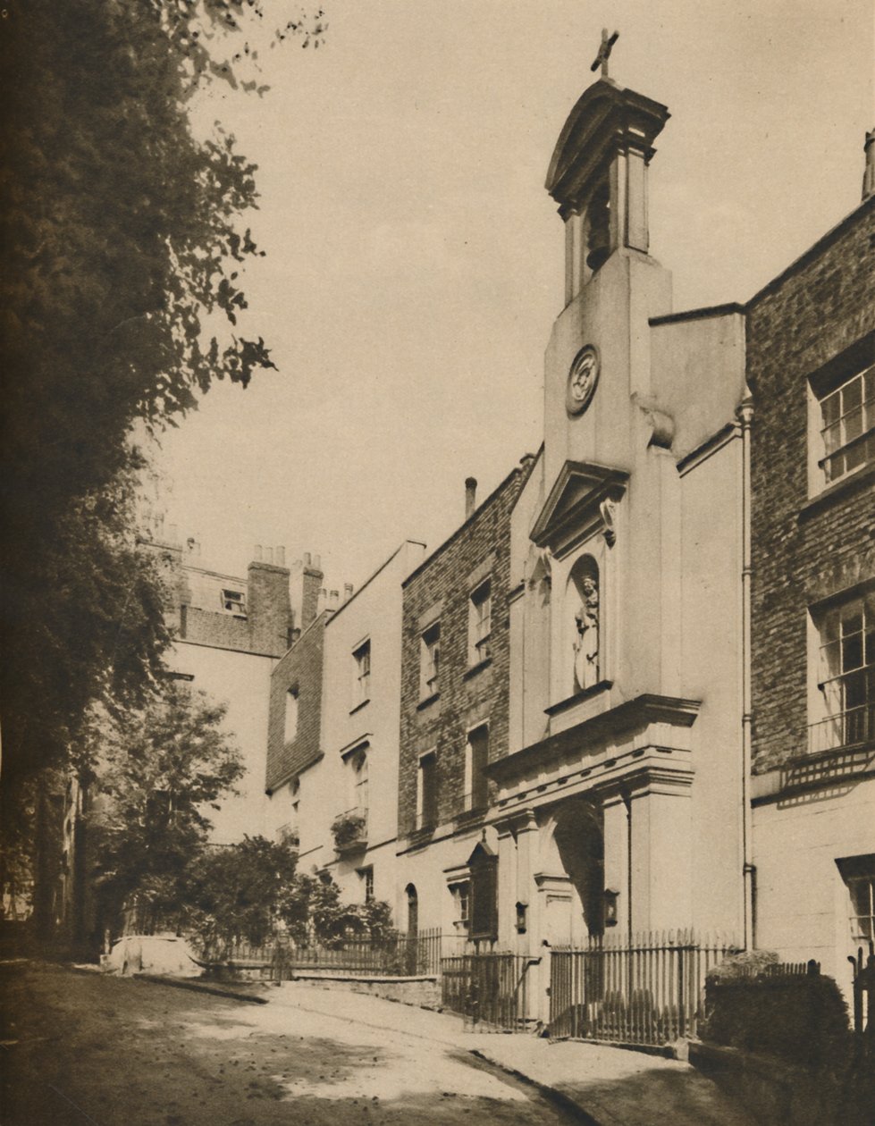 Holly Place, A Quiet By-Way on the Side of Hampstead Hill, c1935. av Unbekannt