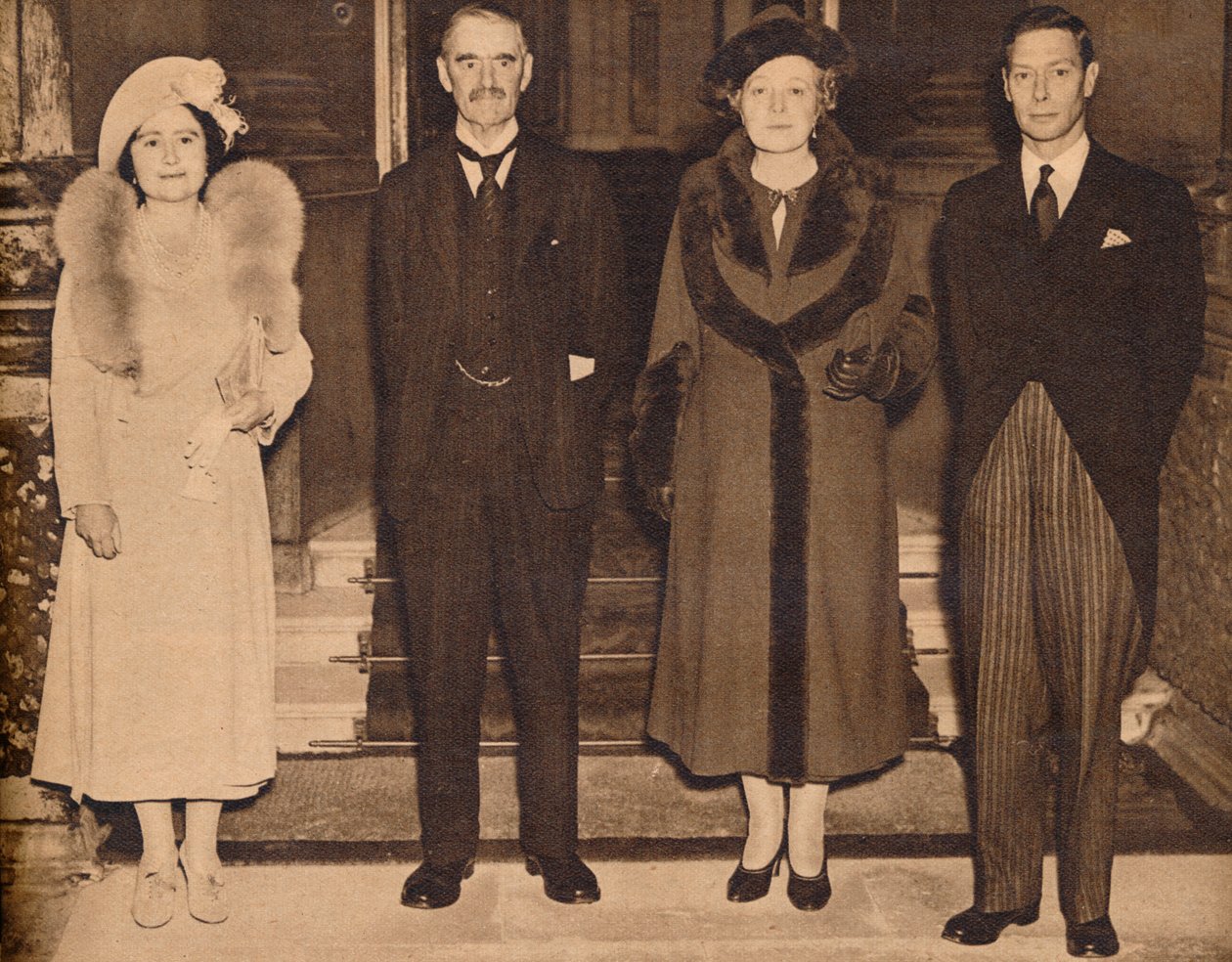 Hemma igen - kungen, drottningen, med herr och fru kammarherre, 1938, 1938 av Unbekannt
