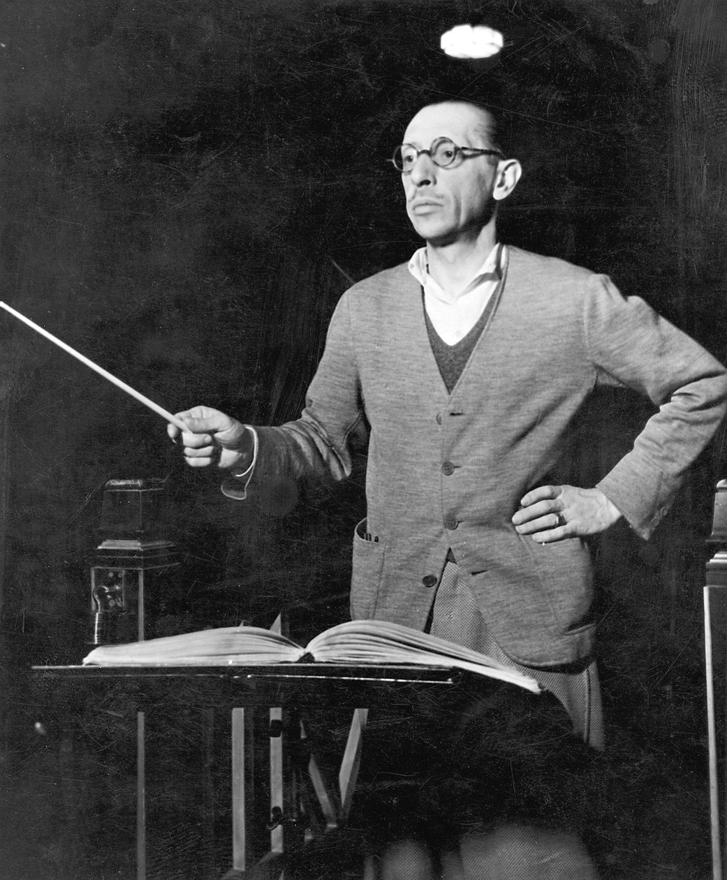 Igor Stravinsky, ryskfödd kompositör, c1920 av Unbekannt