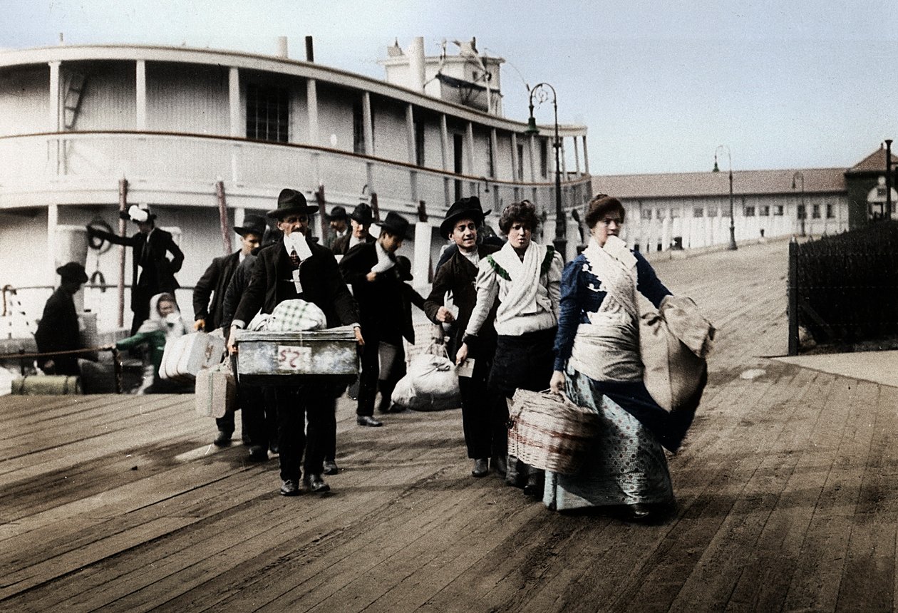 Invandrare till USA landar på Ellis Island, New York, c1900 av Unbekannt