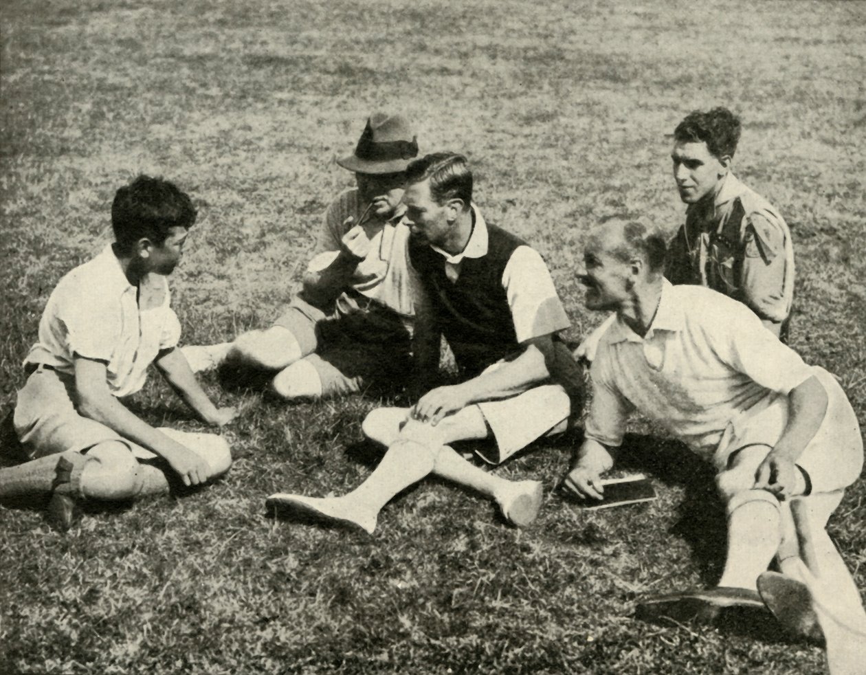 I Camp at Southwold, Suffolk: A Friendly Chat, 1937. av Unbekannt