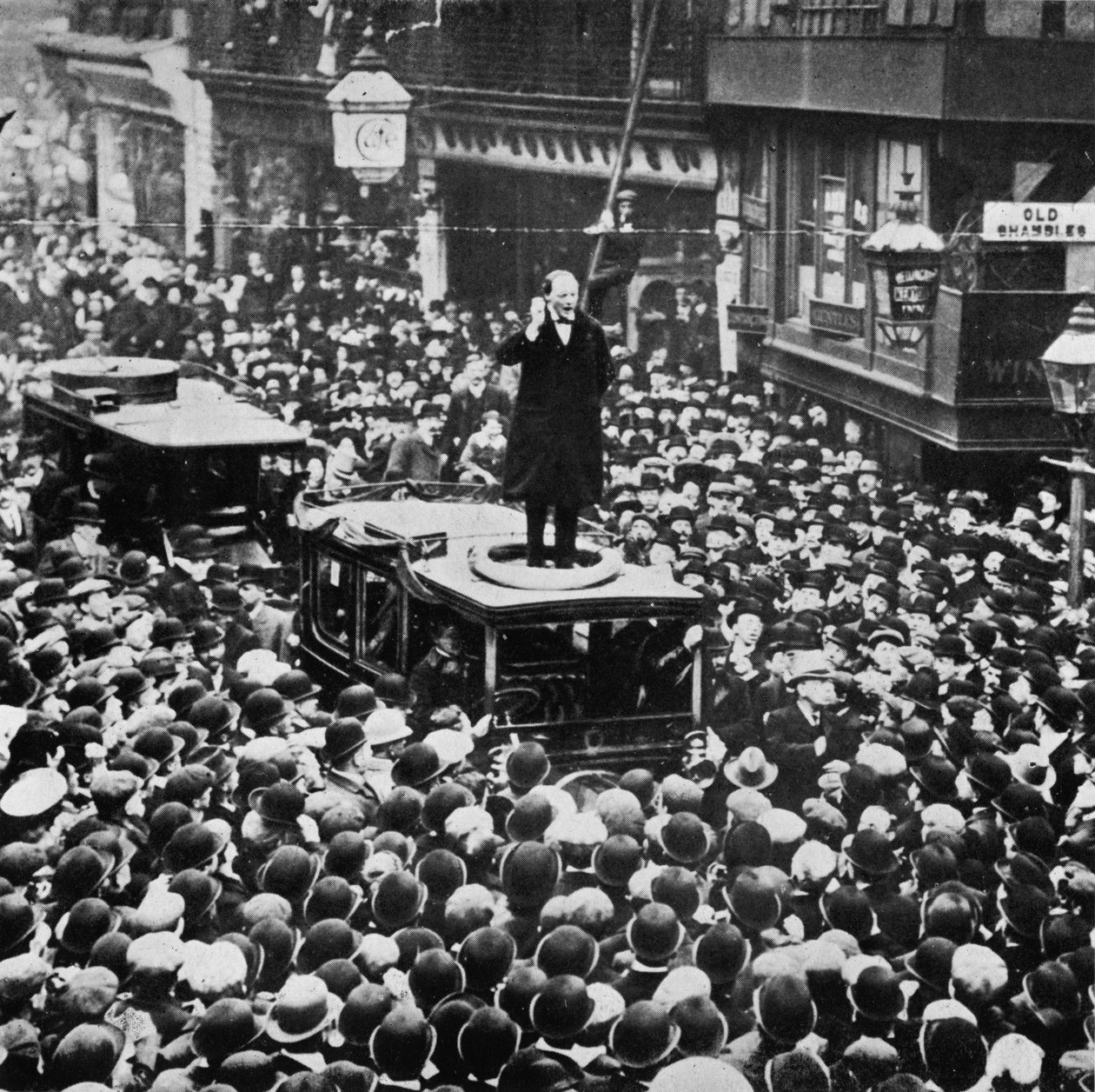 I det allmänna valet besegrades han i Manchester, men återvändes för Dundee, 1908, 1945. av Unbekannt