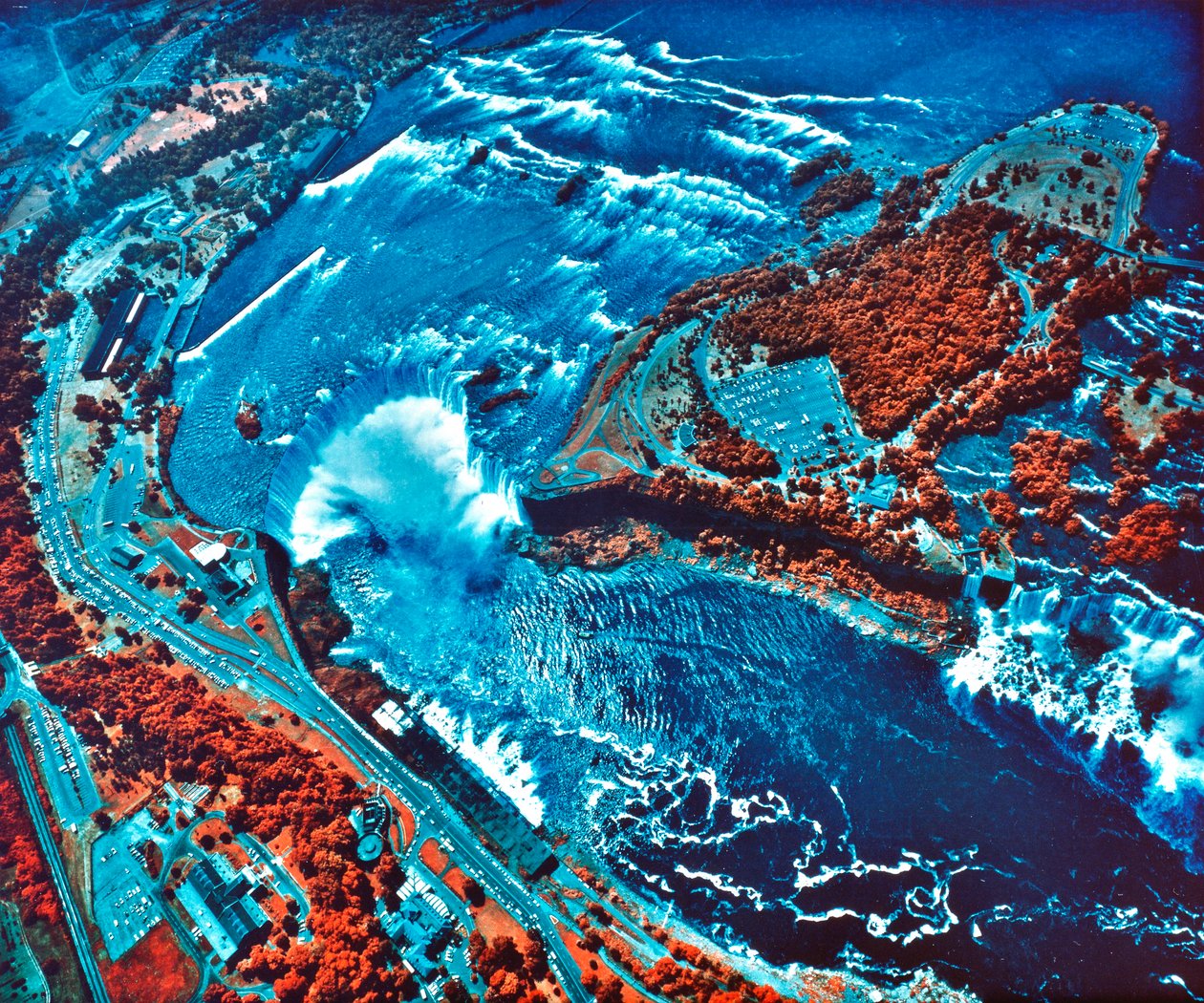 Infrarött fotografi av Niagarafallen taget från NASA Earth Survey 2 flygplan av Unbekannt