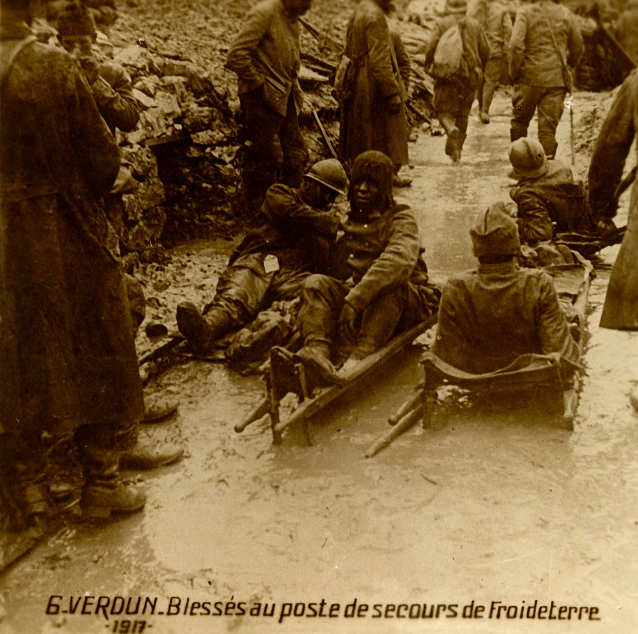 Skadade soldater vid första hjälpen-posten, Froideterre, Verdun, norra Frankrike, 1917 av Unbekannt