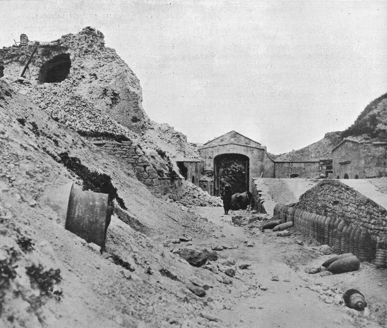 Inne i den havererade fästningen Sedd el Bahr, 1915 av Unbekannt