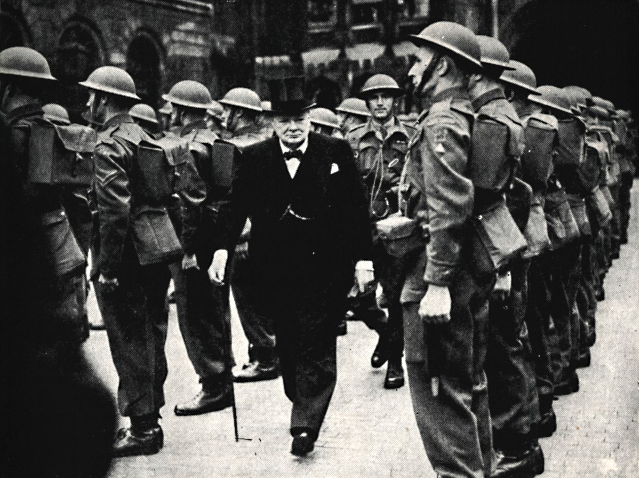 Inspekterar hemvärnet, 1940-talet, 1945. av Unbekannt