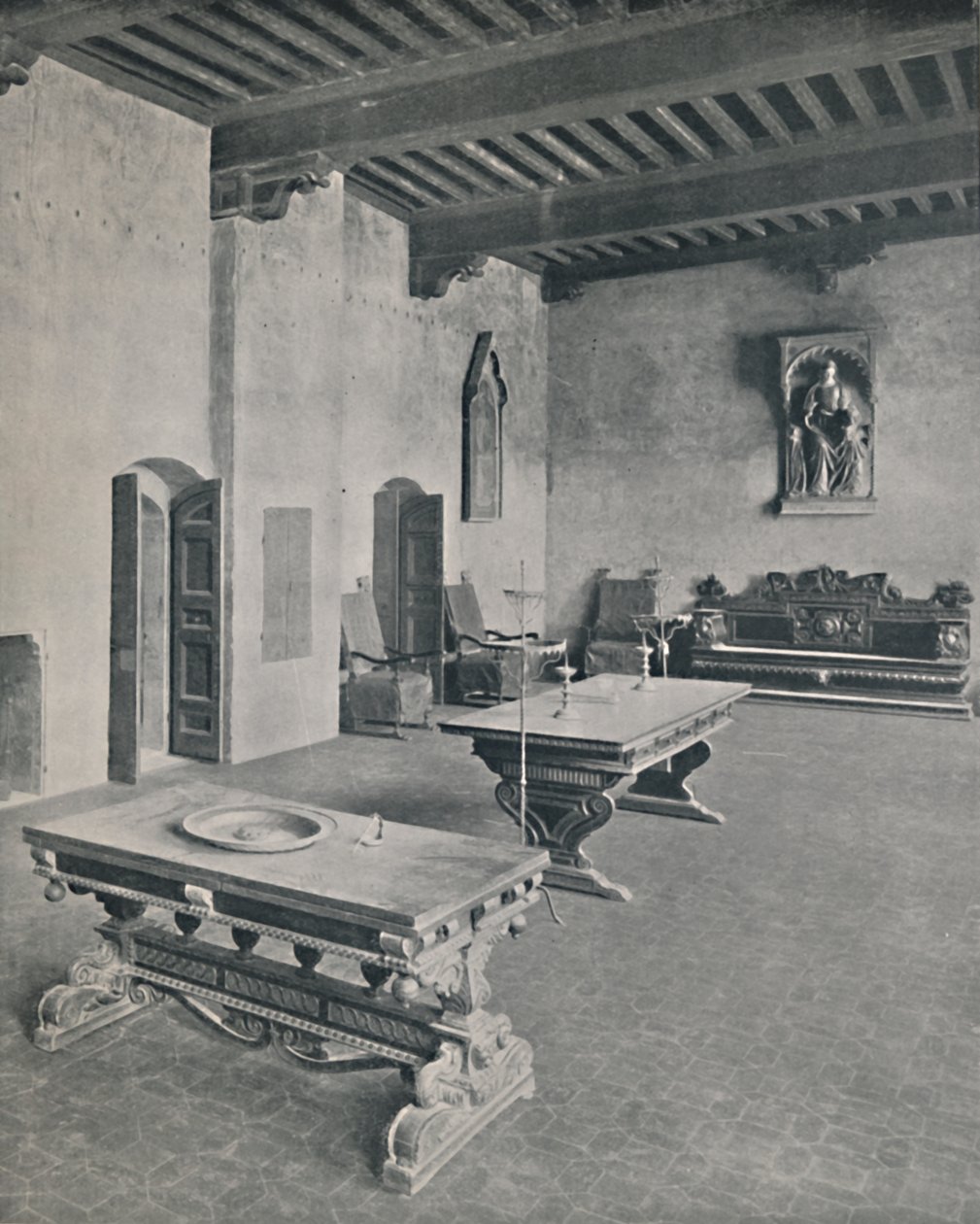 Interiör Palazzo Davanzati, Florens. Med två 1500-talsbord, 1928 av Unbekannt