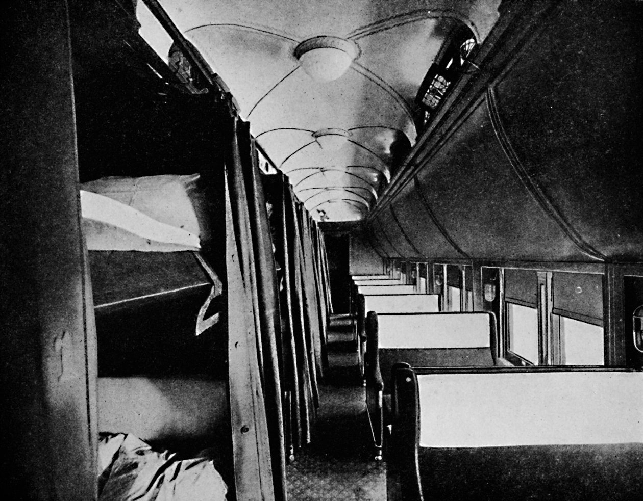 Interiör av Standard Sleeper, Canadian Pacific Railway, 1926 av Unbekannt