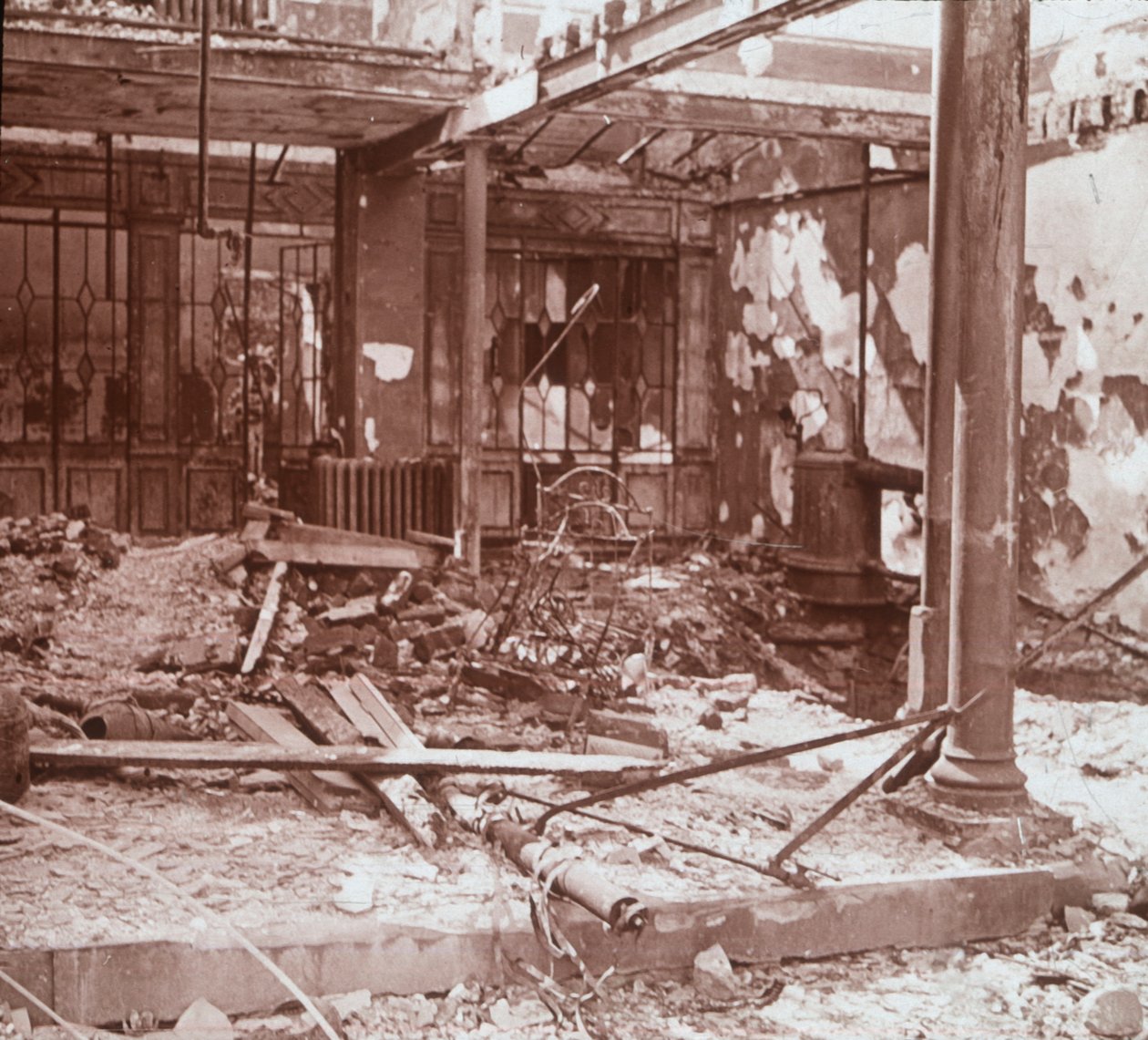 Interiör av café, Albert, norra Frankrike, c1914-c1918 av Unbekannt