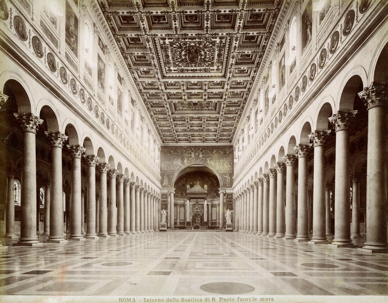 Interiör av basilikan St Paul utanför murarna, Rom, Italien, sent 1800- eller tidigt 1900-tal av Unbekannt