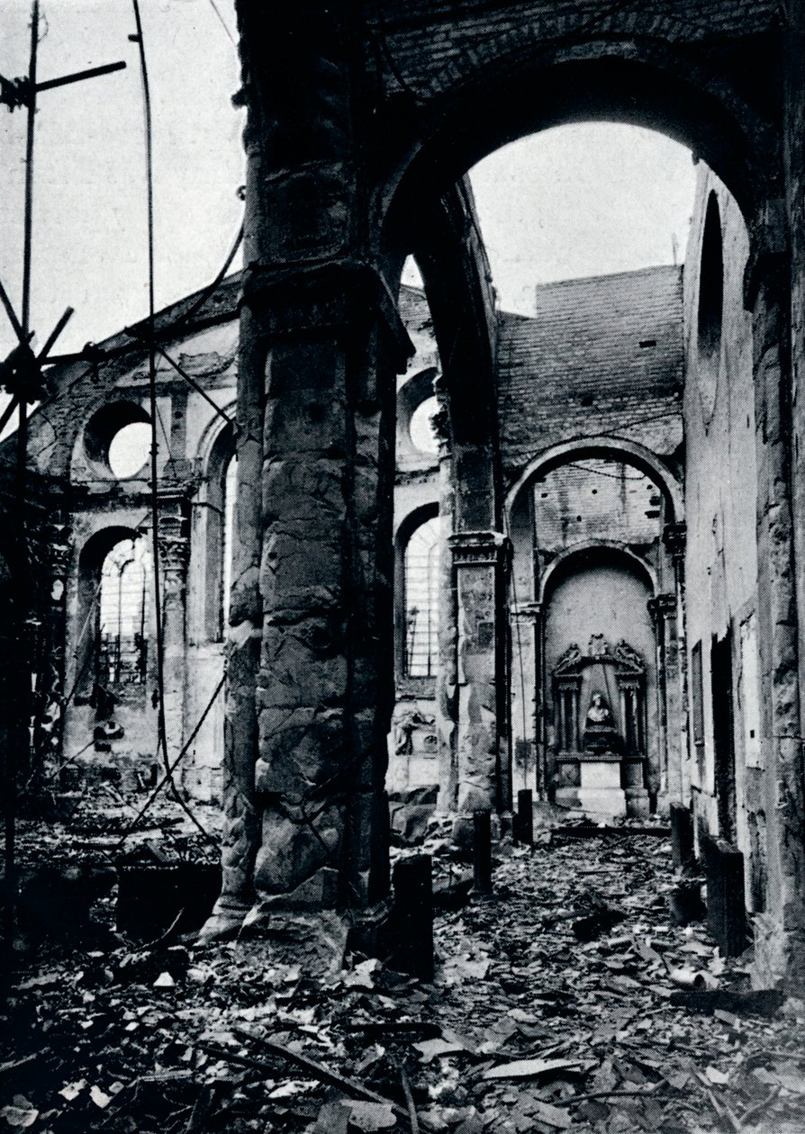 Interiör av kyrkan St. Mary Le Bow, Cheapside utbränd i en flygräd, 1941 av Unbekannt