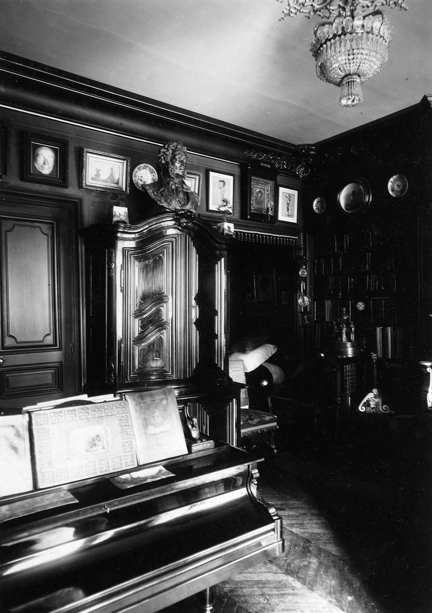 Interiör av museet för författaren och historikern Alexander Onegin i Paris, 1920-talet. av Unbekannt