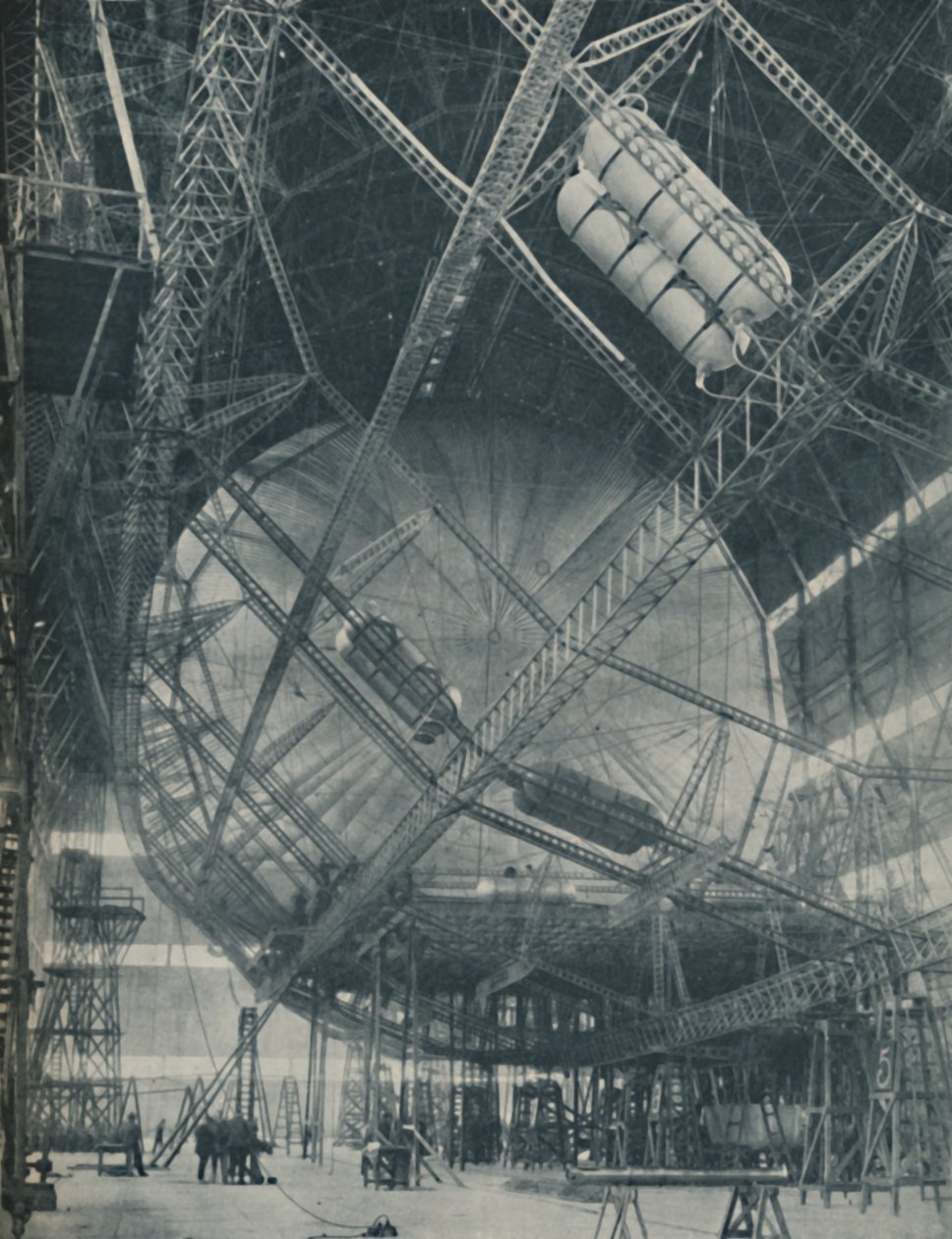 Intricacies of Framework and Cylinder: R101 in the Making, c1935 av Unbekannt
