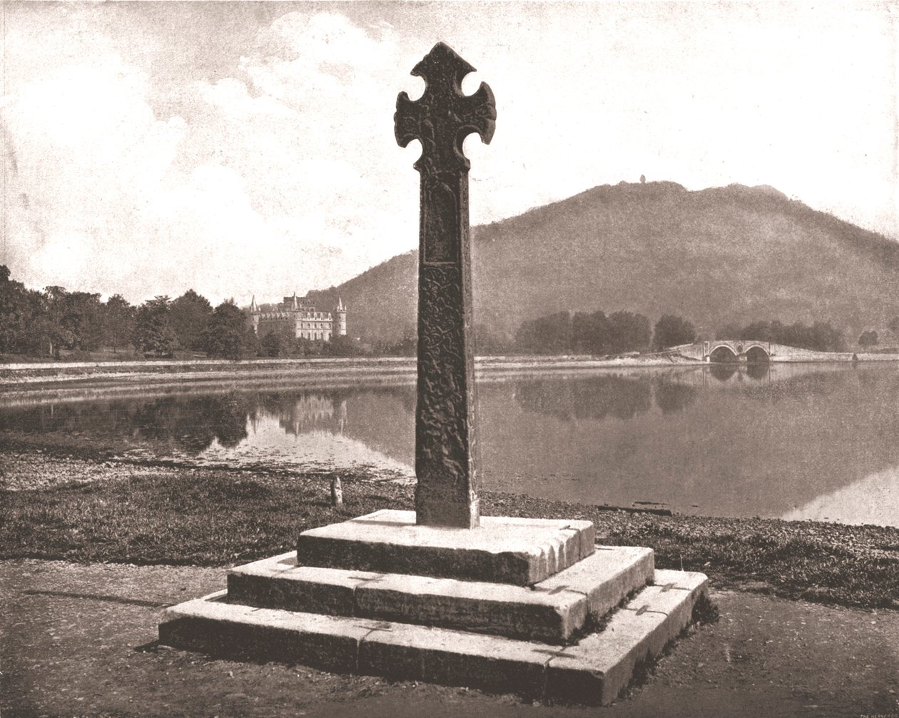 Inveraray Castle och Celtic Cross, Argyll, Skottland, 1894. av Unbekannt