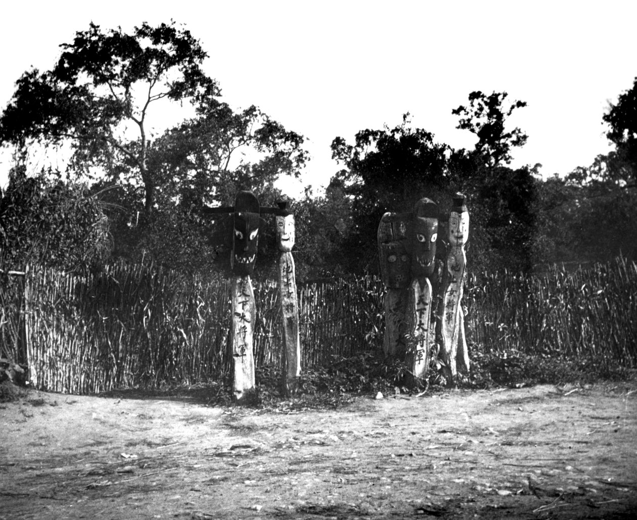 Jangseung, totempålar av trä, Korea, 1900 av Unbekannt