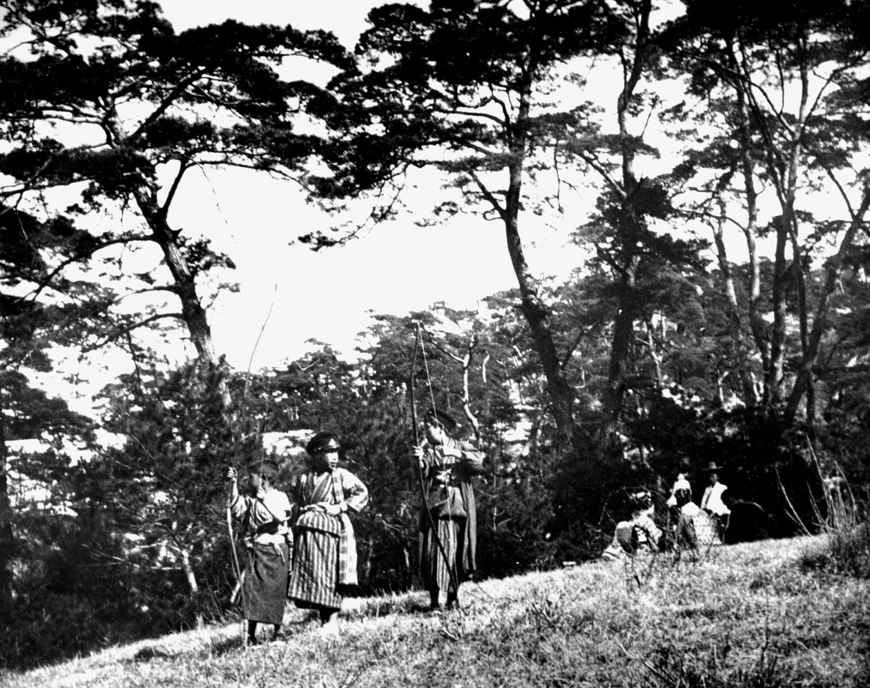 Japanska barn som leker med pilbågar, Korea, 1900 av Unbekannt