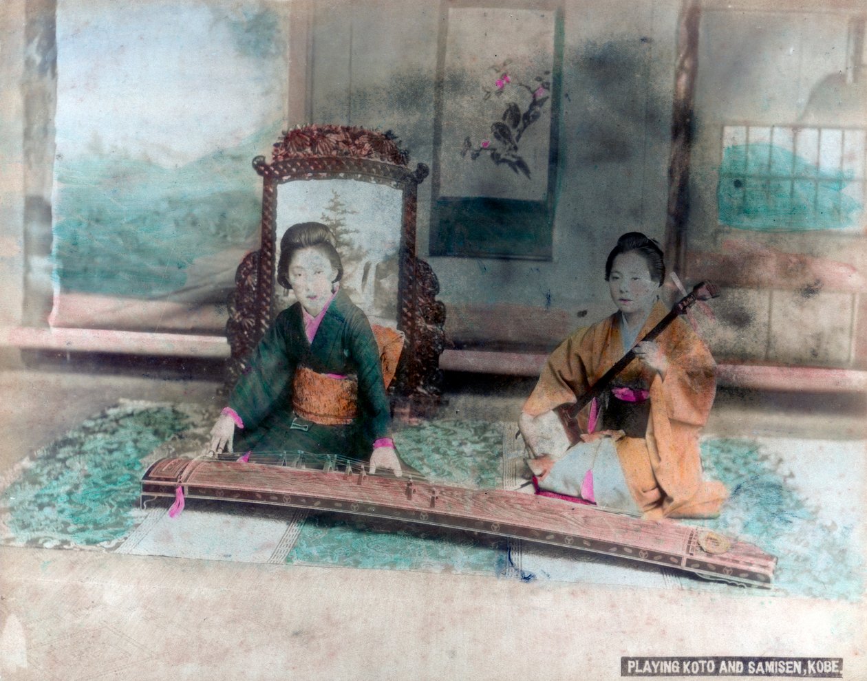 Japansk musik: kvinnor som spelar Koto och Samisen, Kobe, Japan av Unbekannt