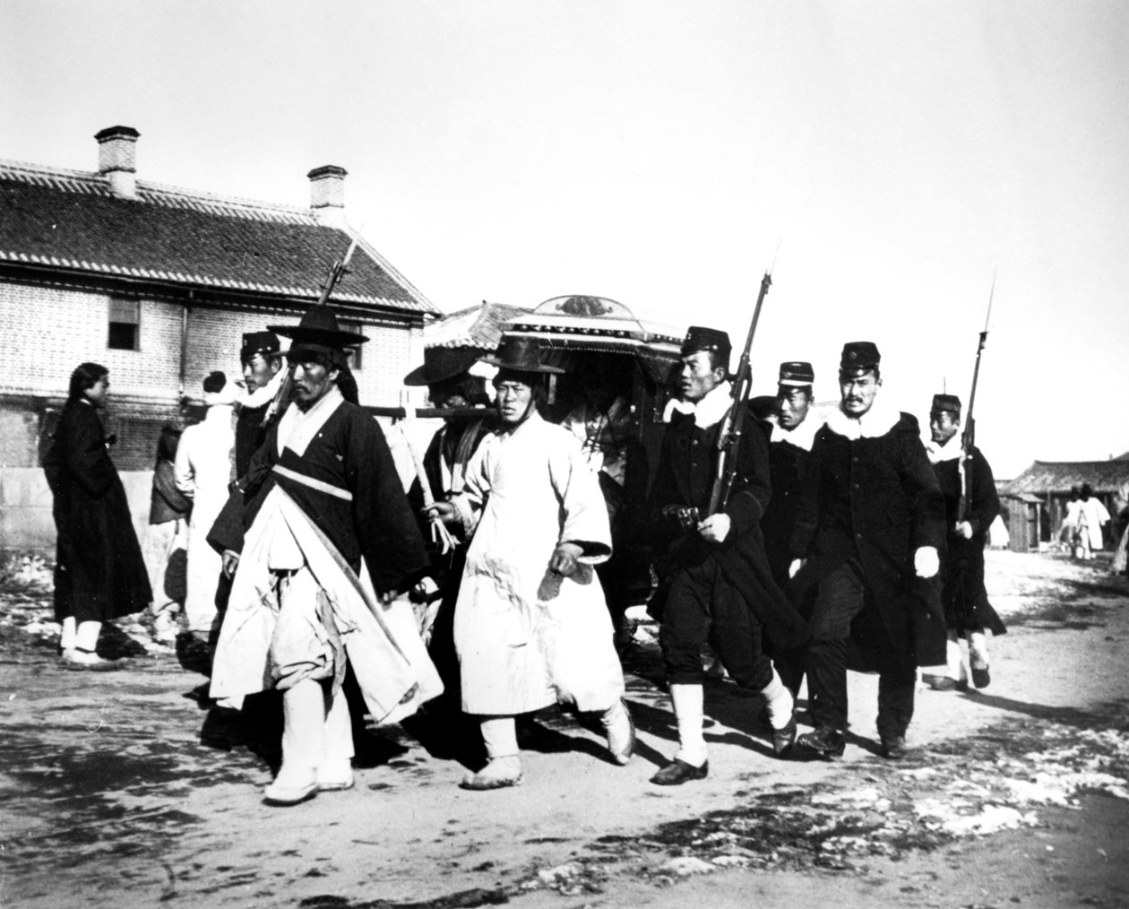 Japanska tjänstemän och soldater, Korea, 1900 av Unbekannt