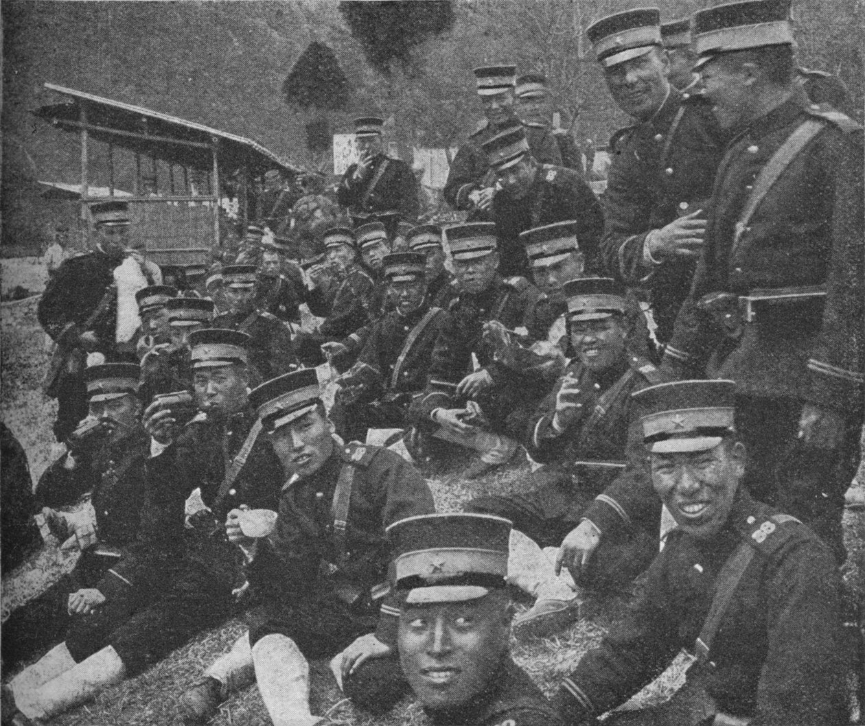 Japanska soldater på väg till fronten: middagsmåltiden med te och ris, 1904-1905 1907 av Unbekannt