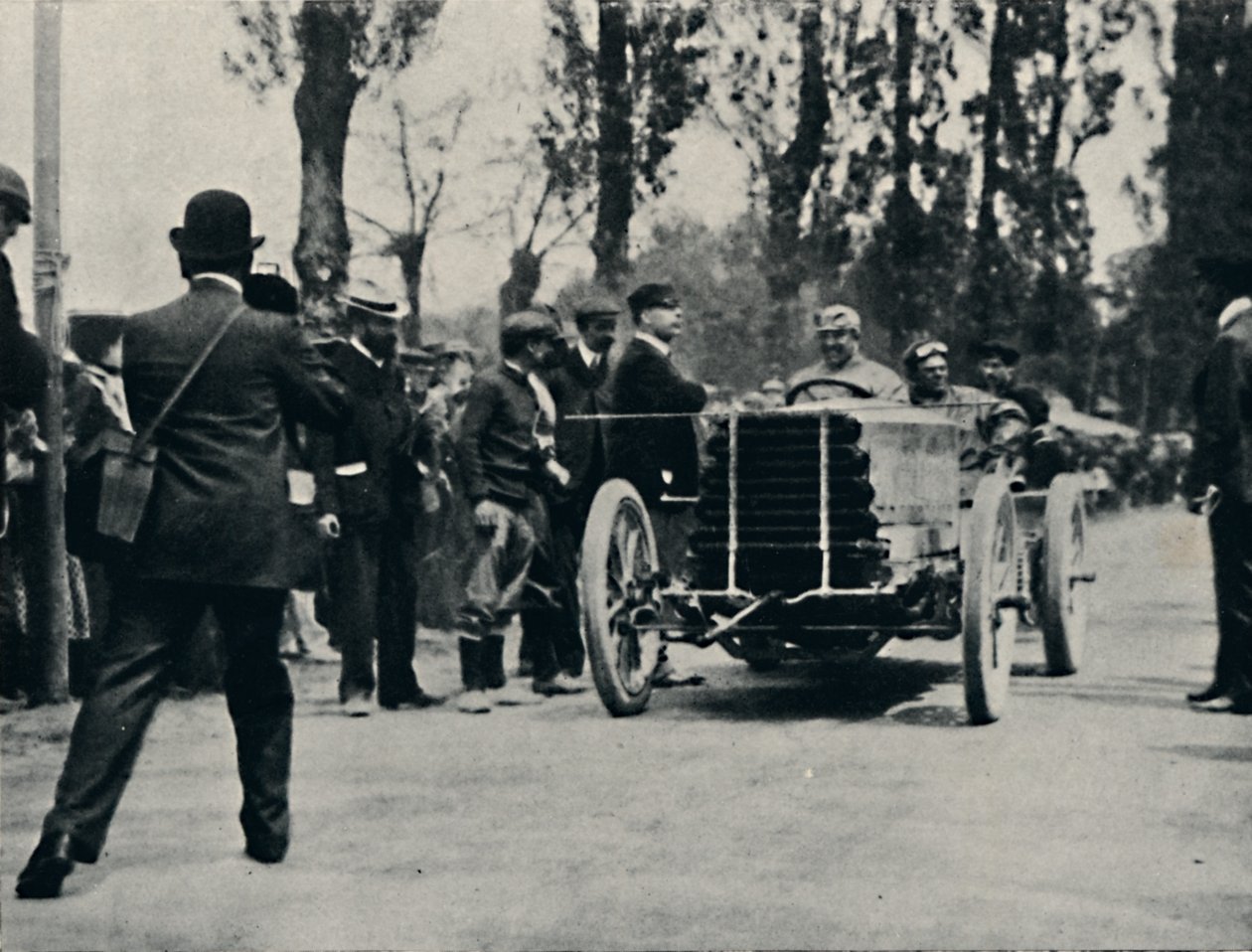 Jarrott anländer till Bordeaux i Race of Death, 1937 av Unbekannt