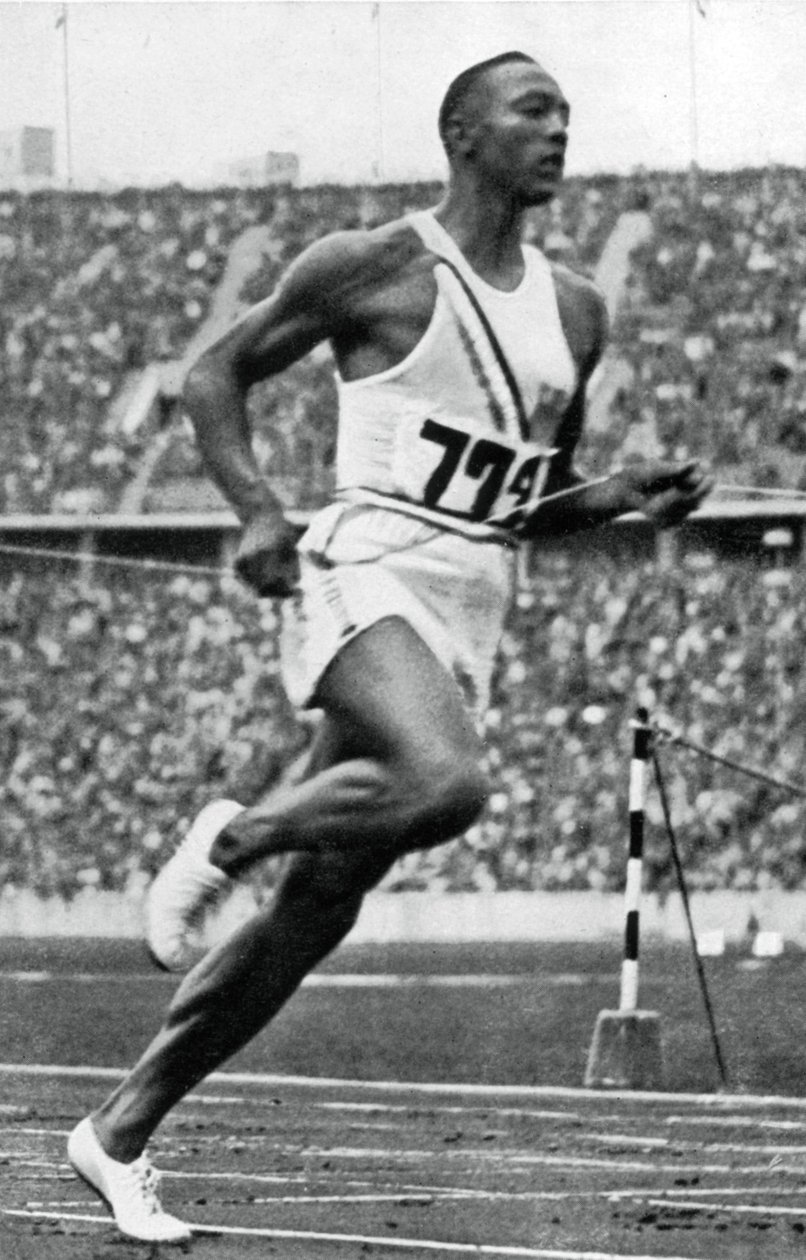 Jesse Owens i slutet av 100 m vid de olympiska spelen i Berlin 1936 av Unbekannt