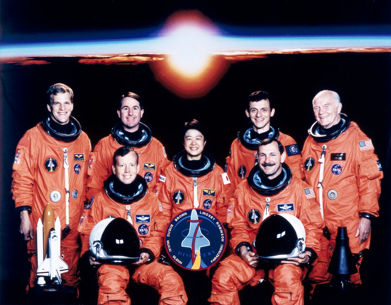 John Glenn och besättningen, juni 1998 av Unbekannt