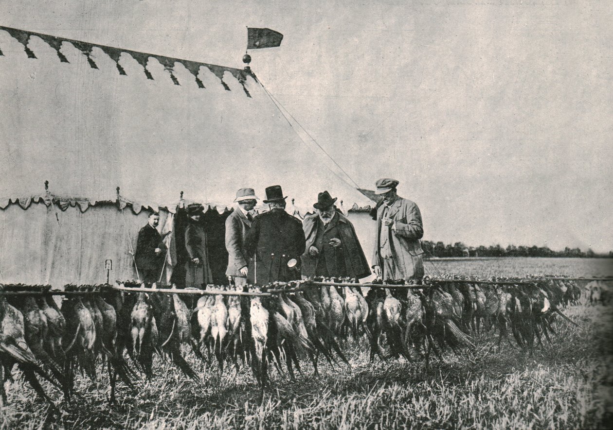 Kung Edward VII inspekterar väskan på Sherborne Estate, 1902, 1910. av Unbekannt