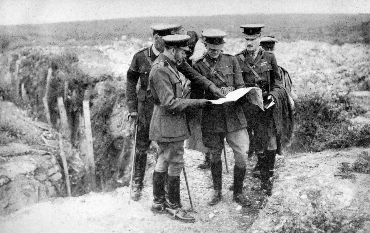 King George V 1865-1936 på St Georges Hill, nära Fricourt, 10 augusti 1916, 1936 av Unbekannt