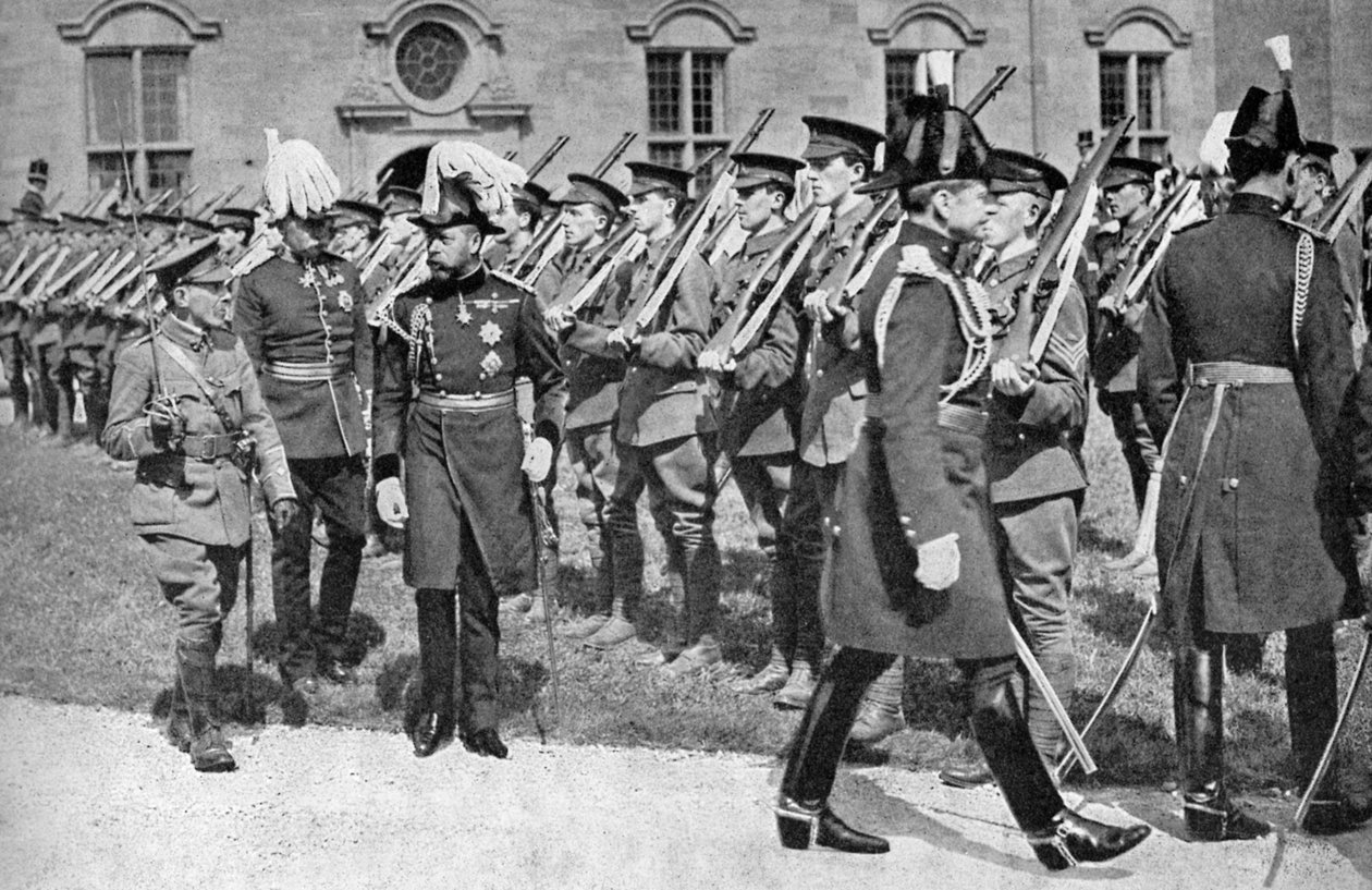 King George V 1865-1936 inspekterade OTC vid Bangor University College, c1920-talet 1936 av Unbekannt