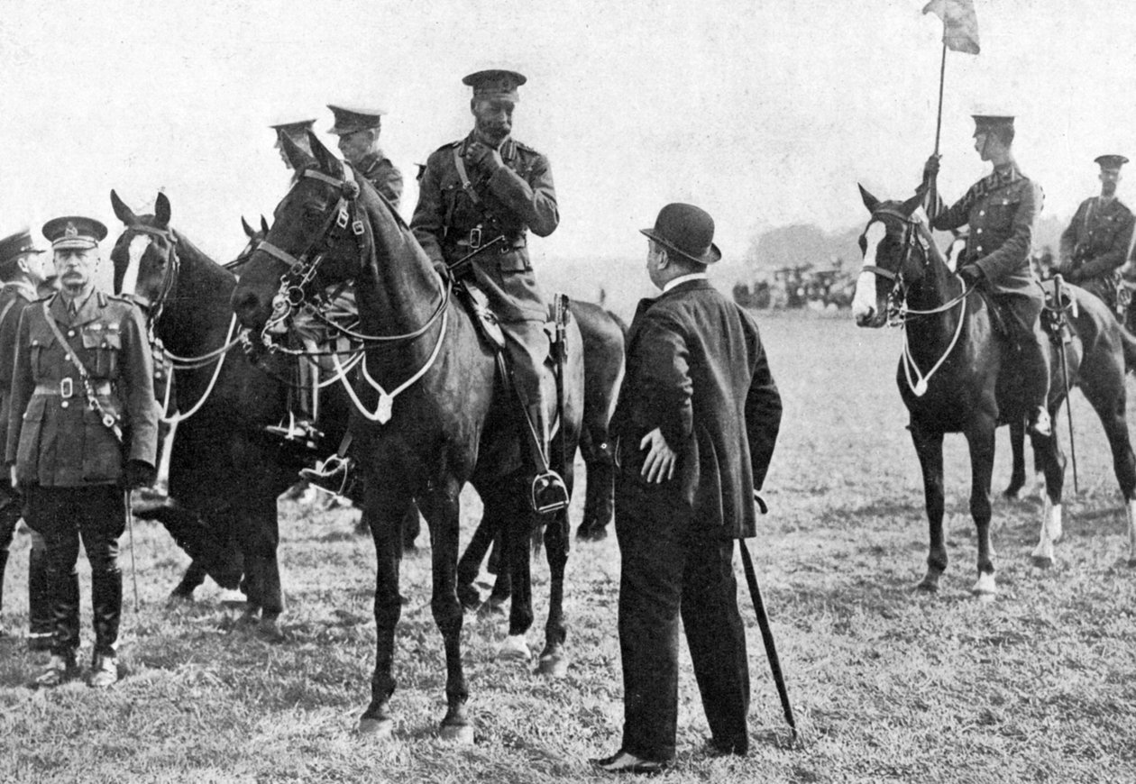 Kung George V vid en inspektion av trupper vid Aldershot, första världskriget, 1914-1918, c1920 av Unbekannt