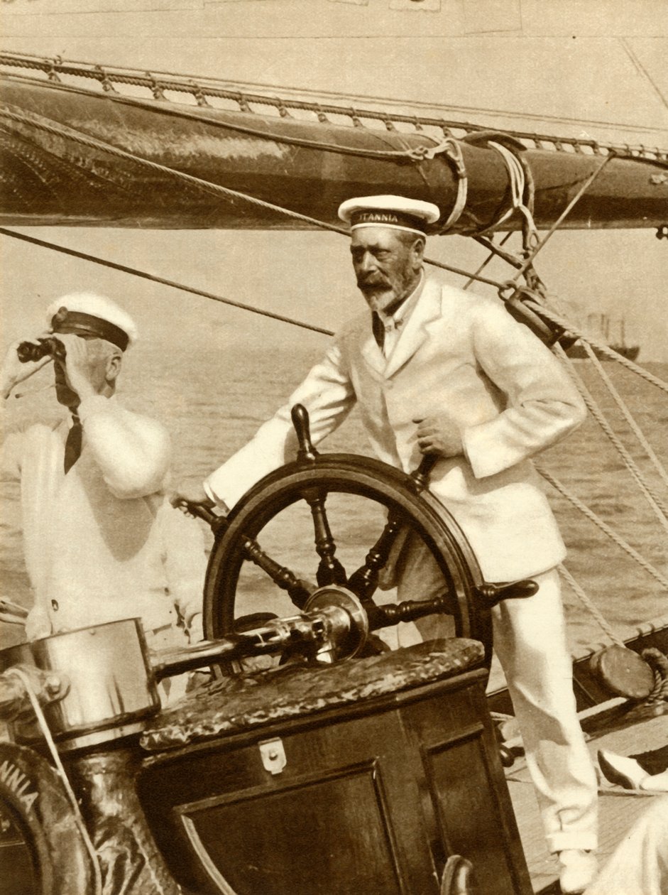 Kung George V vid ratten av sin yacht, Britannia, under Cowes Regatta-veckan, 1924, 1935. av Unbekannt