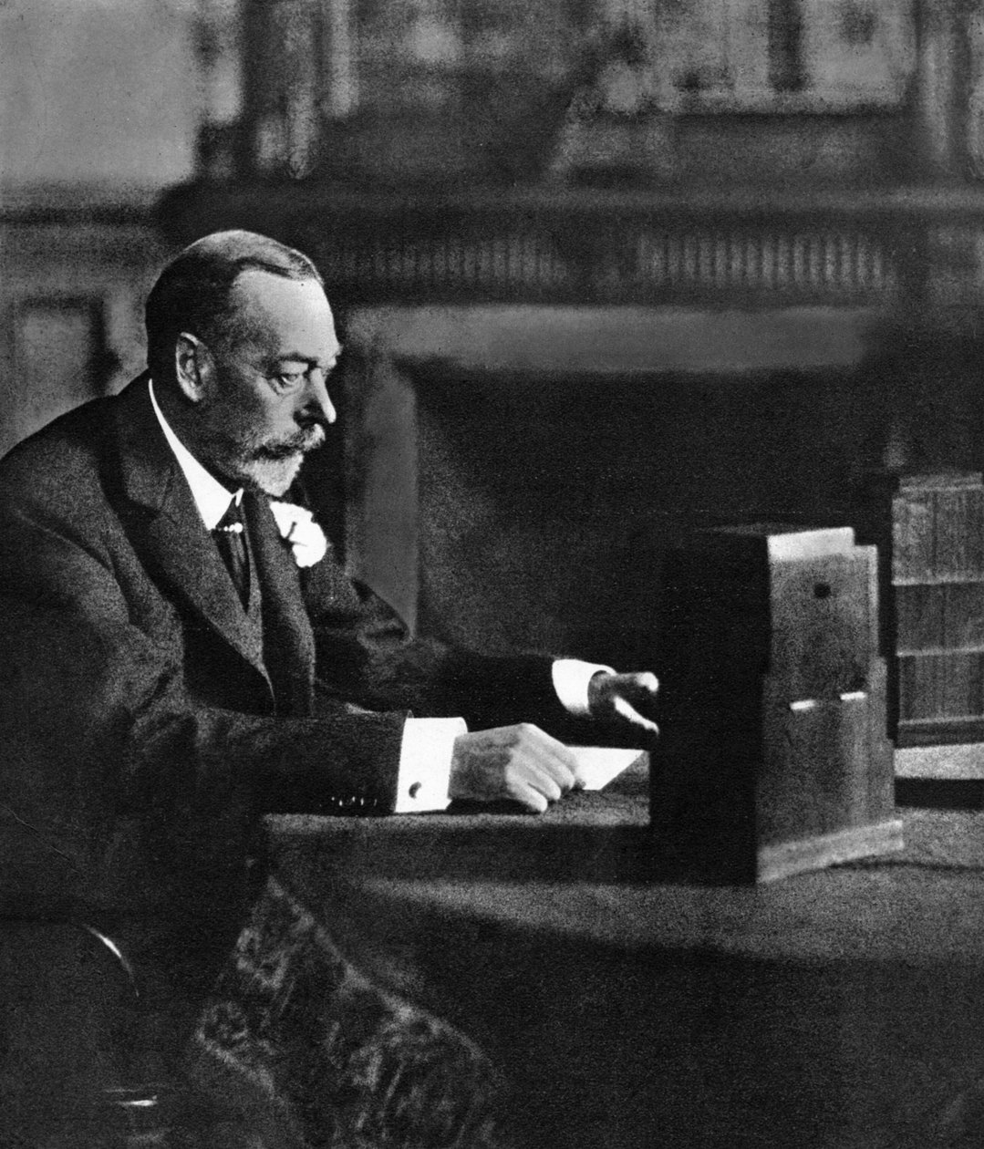 Kung George V sänder till imperiet på juldagen, Sandringham, 1935 av Unbekannt