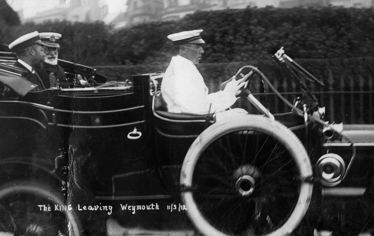 Kung George V lämnar Weymouth, Dorset, med bil, 11 mars 1912 av Unbekannt