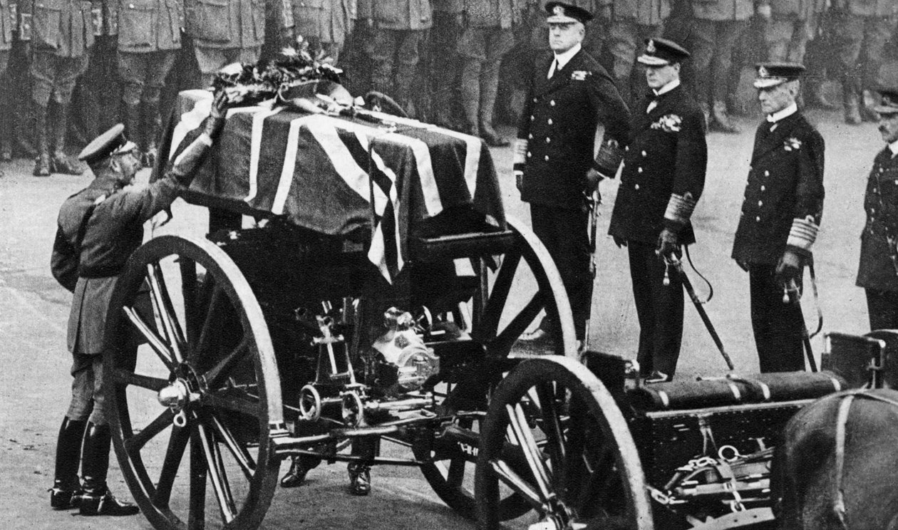 Kung George V placerar en krans på en okänd soldats kista, Whitehall, London, c1930-talet av Unbekannt