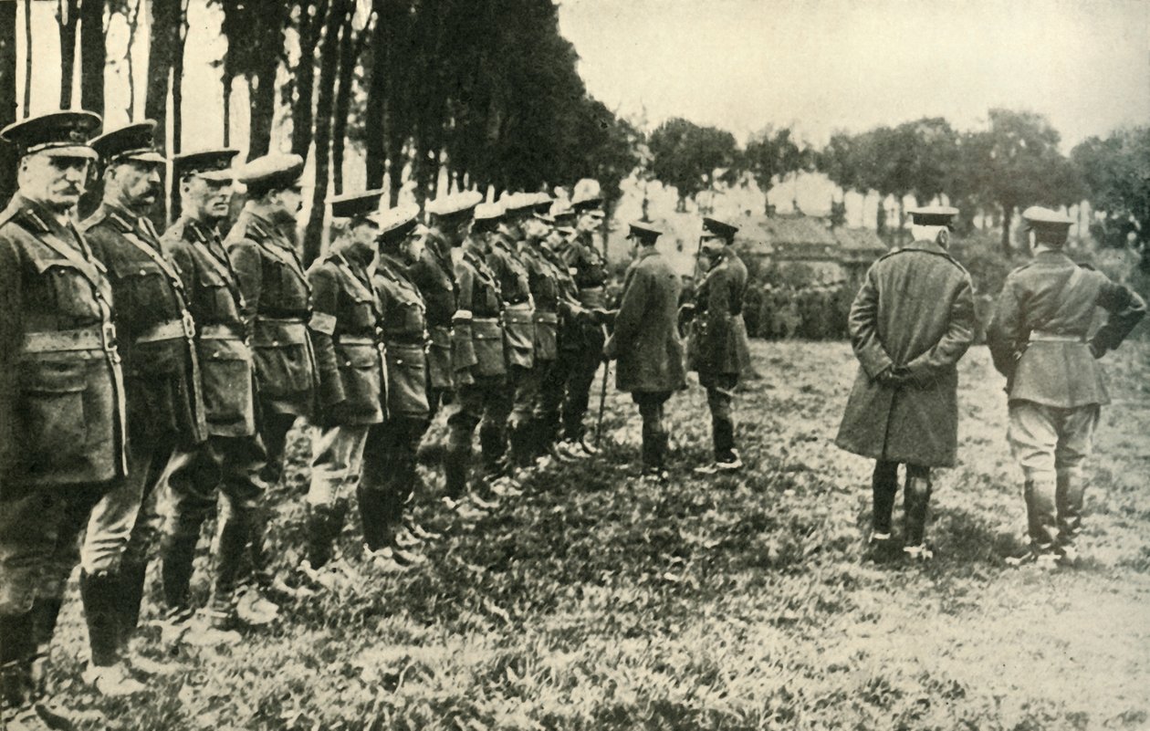 Kung George V besöker allierade styrkor vid frontlinjen, första världskriget, 1915, c1920. av Unbekannt