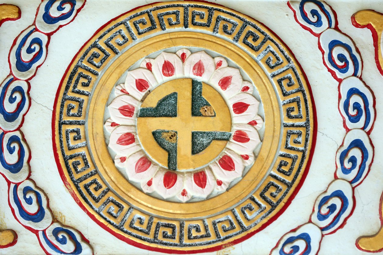 Kong Meng San Four Cancer Sea Monastery. Buddhismsymbol: Swastika, 20160819, Singapore, Singapore av Unbekannt