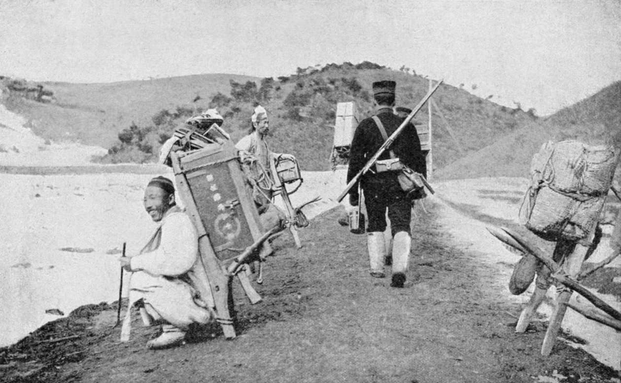 Koreanska coolies som agerar bärare för japanska soldater, rysk-japanska kriget, 1904-1905 av Unbekannt