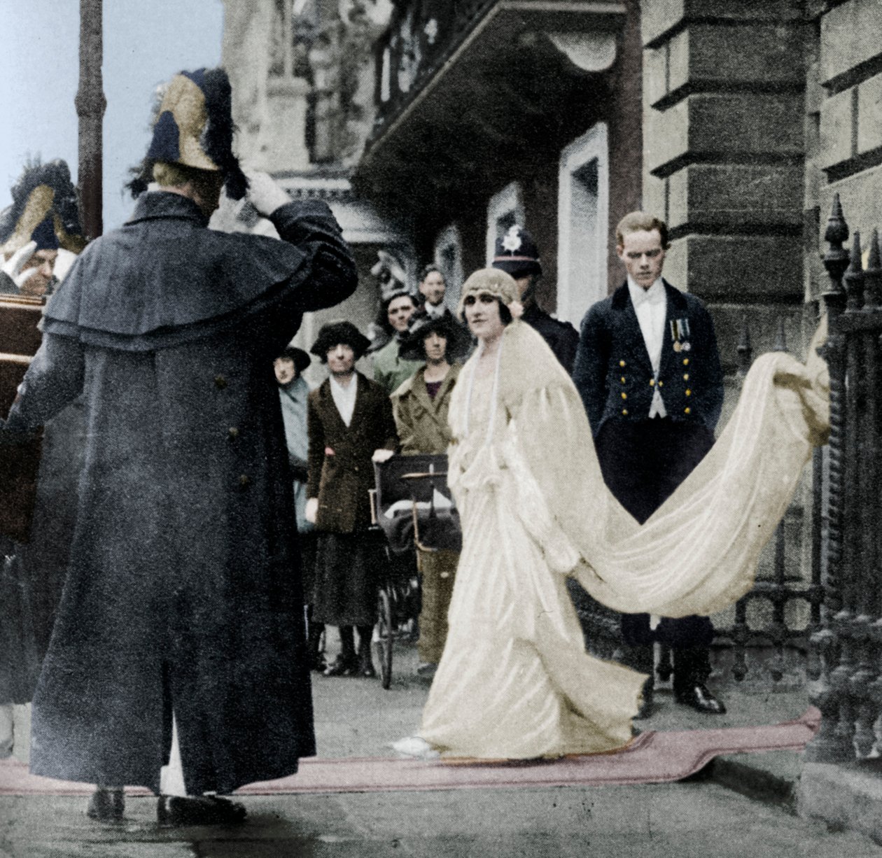Lady Elizabeth Bowes-Lyon på väg att gifta sig i Westminster Abbey, 26 april 1923, 1937 av Unbekannt