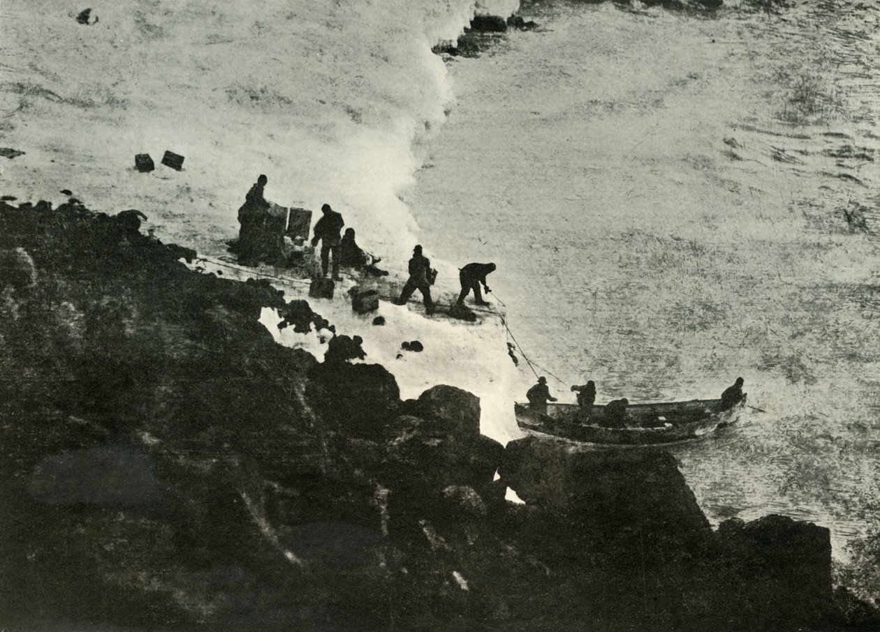 Landstigningsförråd från båten vid första landningsplatsen, c1908, 1909 av Unbekannt