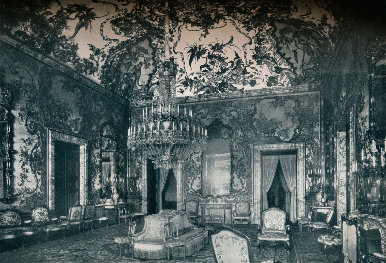 Stor salong med porslinstak, Kungliga slottet, Madrid, c1927 av Unbekannt