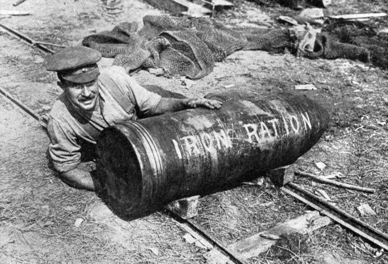 Stort skal på väg mot fronten, första världskriget, 1914-1916, c1920 av Unbekannt