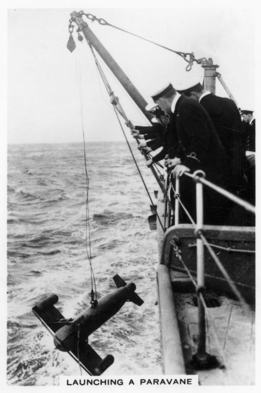 Sjösättning av en paravan från slagskeppet HMS Rodney, 1937 av Unbekannt